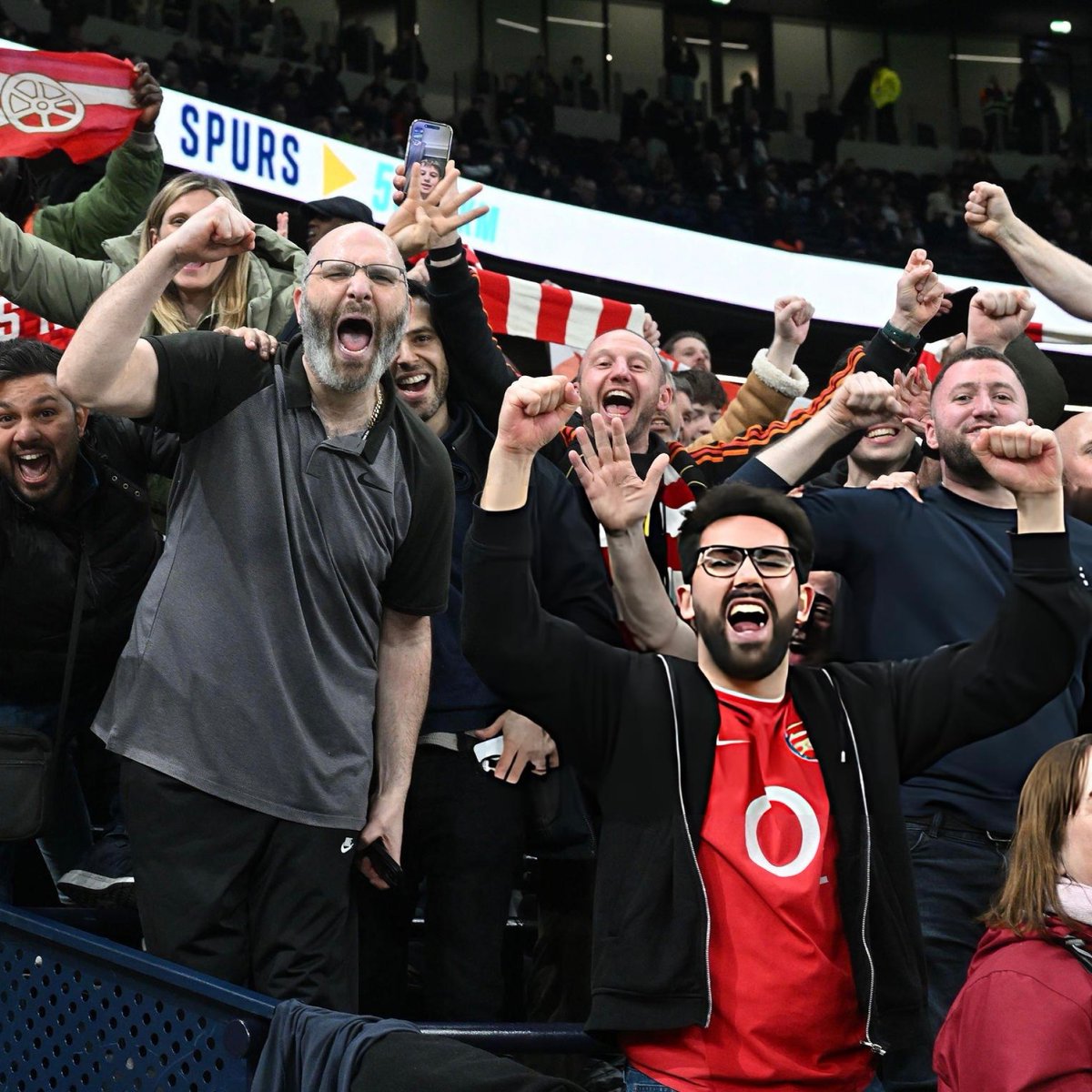cityreport_'s tweet photo. Pep Guardiola: “Arsenal fans when they score a goal from a set piece, they are so happy. I’m pretty sure the manager is happy and the players are so happy. If you ask all the Arsenal fans they will say ‘don’t change our set pieces’. 

They have the feeling that when they get a set piece they are going to score. I’m pretty sure all the teams want to create that vibe. For example our team, we struggle a bit more. It is what it is.”

🎥 https://t.co/vpQrIvJeHy