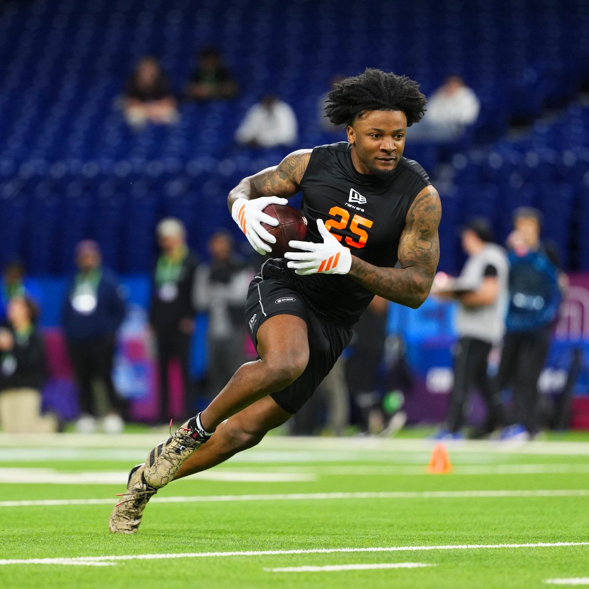 Louisville Football tweet media