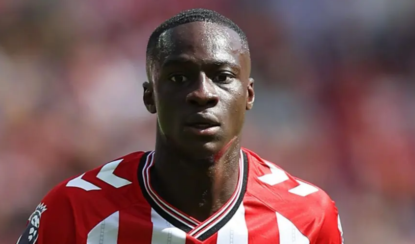 جول أول رائع من حبيب ديارا! يسجل الهدف الأول لصالح ساندرلاند. النتيجة الآن: ليدز يونايتد 0 1 سندرلاند. ساندرلاند يتقدم ويصعب المهمة على ليدز 