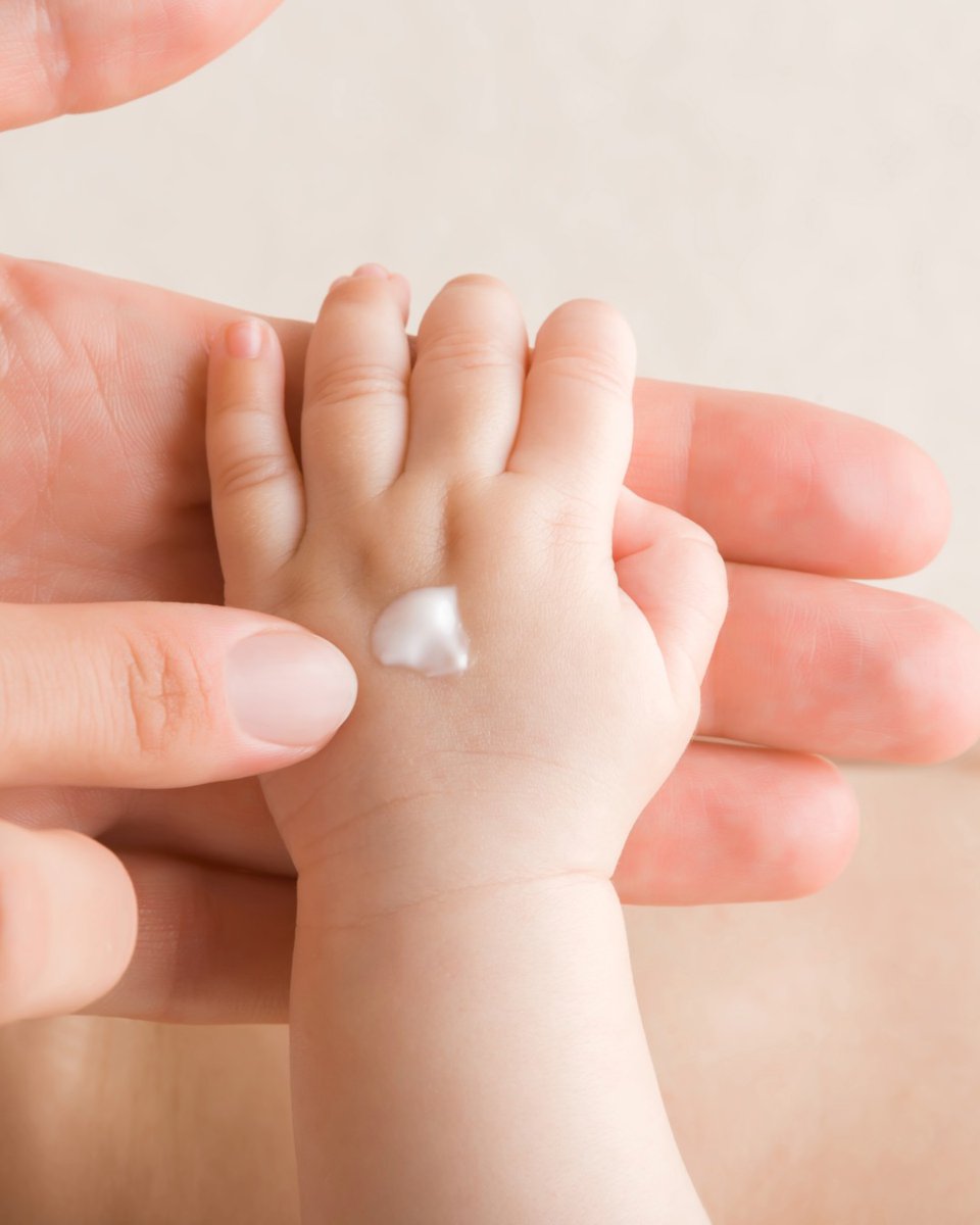 aloemoistskin's tweet photo. Tiny hands deserve the gentlest care ❤️ Pure organic aloe hydration that soothes & protects delicate skin-
safe for babies, families & everyone. 
Chemical-free, nature-powered glow. 👶✨
Shop now: https://t.co/7zm1i3U359

#OrganicSkincare #BabySafe #NaturalHydration #GentleSkincare #CleanBeauty #AloeVera #SensitiveSkin #FamilyCare #PureIngredients