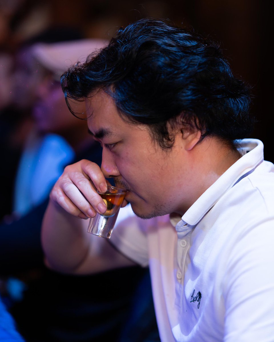 nbstv's tweet image. Stories exchanged, glasses raised celebrating prosperity the Johnnie Walker Blue way. 💙

#KeepWalking #NBSUpdates