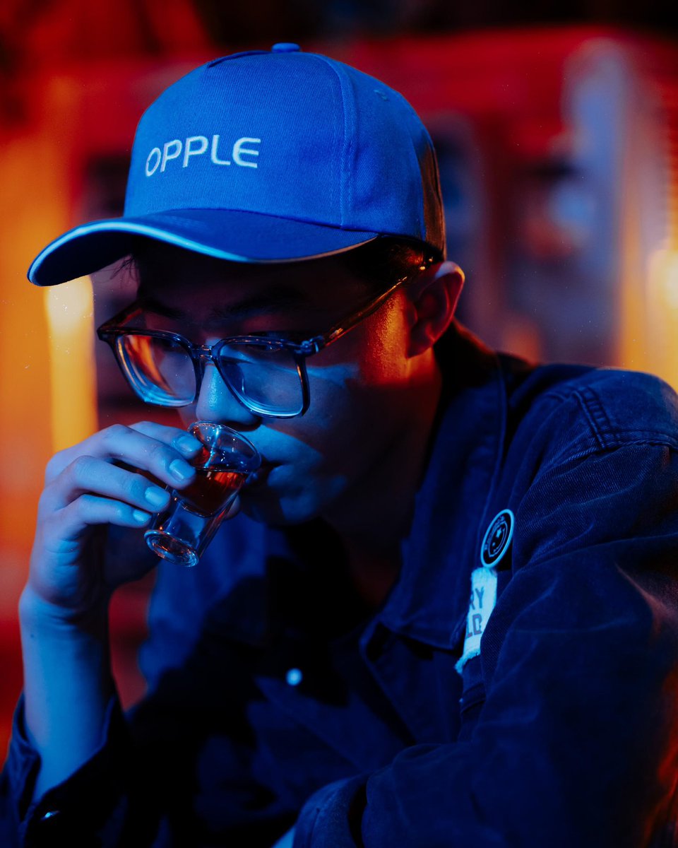 nbstv's tweet image. Stories exchanged, glasses raised celebrating prosperity the Johnnie Walker Blue way. 💙

#KeepWalking #NBSUpdates