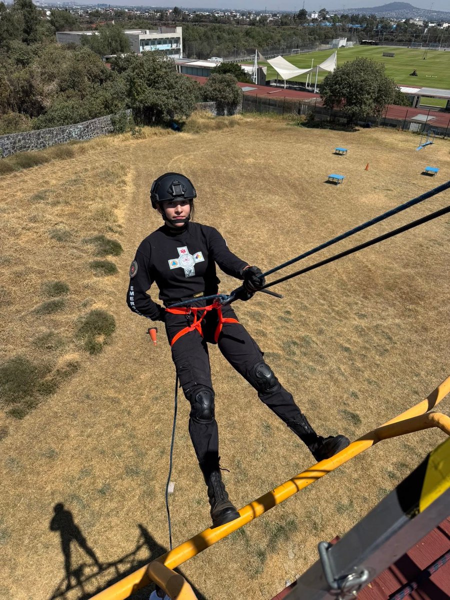 Rescate_Condor's tweet photo. Actividades del Curso institucional de Rappel, para los elementos del escalafón básico de adiestramiento.
#CóndorCercaDeTi
#voluntarios
#pormexico
#ProtecciónCivil
#rescate
#mexico https://t.co/2NpF326GtD
