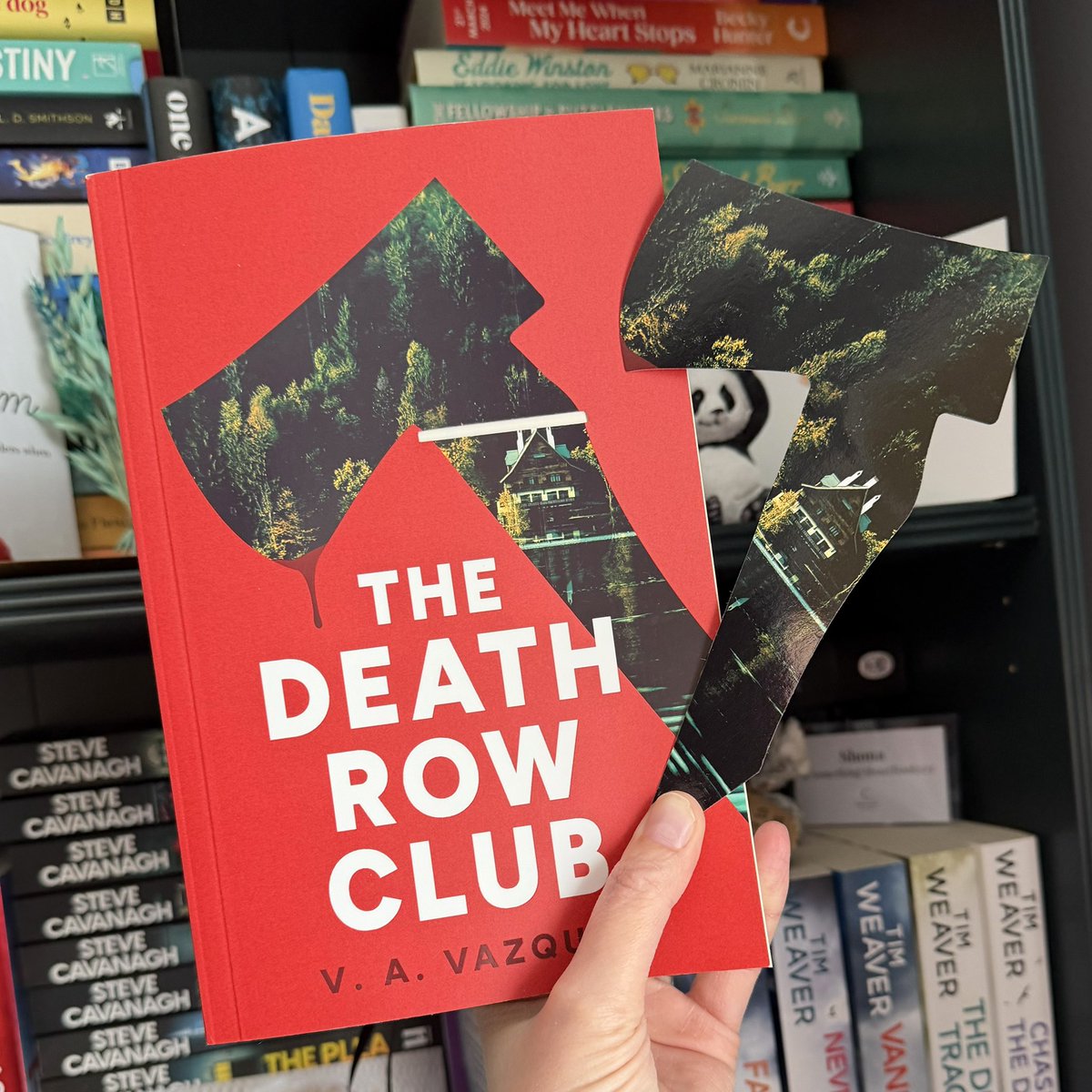 shonaholmes23's tweet photo. 📚📮#BookPost📚📮
What a stunning piece of book mail! #TheDeathRowClub by @vavazquezwrites sounds like such a gripping read - and what a stunning proof with axe bookmark too!
Huge thanks to @likely_suspects for sending 📖
#BookTwitter #Bookblogger https://t.co/wEhwHDBo1Y