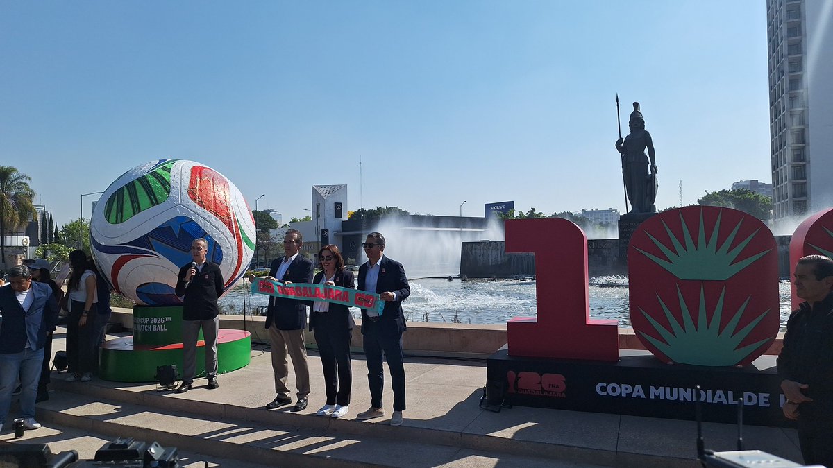 Este martes en la Minerva se inauguró la exposición de los carteles históricos de los mundiales, a 100 días del mundial en México y en Guadalajara, estuvieron presentes Fernando Quirarte y Pavel Pardo asi como Olimpia Cabral Histórico City Manager del Comité Organizador FIFA26