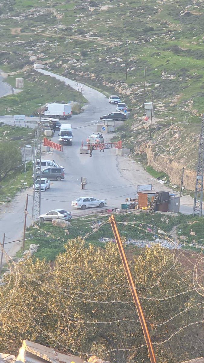 MosabAbuToha's tweet photo. Israeli terrorist soldiers are raiding the town of Ya’bad in Jenin (as seen in the first video) and have shut the entrance to the town of Bani Naim, east of Hebron (as seen in the photo)
They are also raiding a neighborhood in al-Bireh City (as seen in the second video). https://t.co/rbBP7weDjM