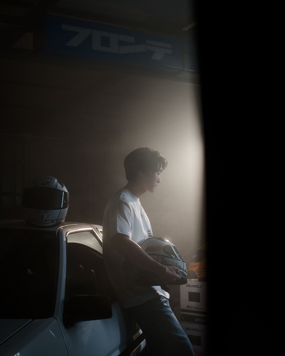 BulsaMarie's tweet image. Sur la photo de mon fils aîné Alexandre @LeaxyMedia qui a tout son travail sur Instagram et rien ici, mon texte. #tread
Dans sa tête,
il cherche la concentration.
Il n'entend plus
les bruits autour de lui.
Son cœur bat en cadence
comme le métronome
d'un musicien.
1/2