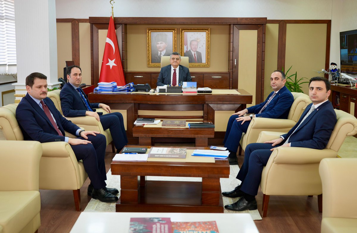 📍 Sinop Valiliği | Vali Yardımcıları Haftalık Değerlendirme Toplantısı

Valimiz Dr. Mustafa Özarslan’ın başkanlığında, Vali Yardımcılarımızın katılımıyla haftalık değerlendirme toplantısı gerçekleştirildi.

Toplantıda;

🔹 Devam eden ve planlama aşamasındaki projelere ilişkin