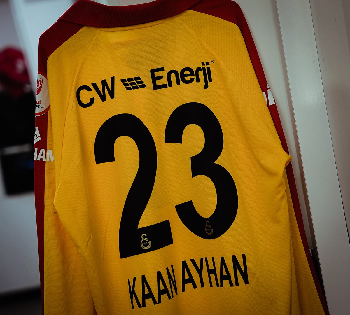 GalatasaraySK's tweet photo. Sırtımızdaki enerji @cwenerji ile soyunma odamız hazır. ✅

#ALNvGS https://t.co/0OfRtpxBlm