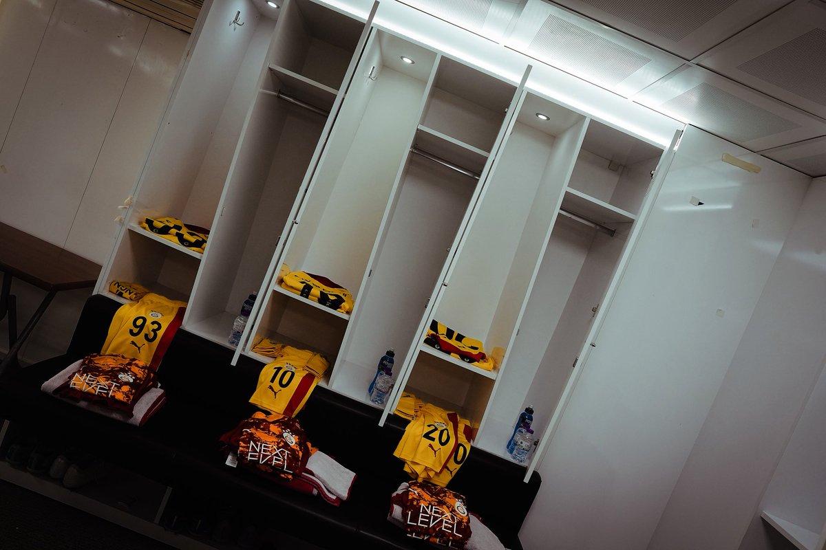 GalatasaraySK's tweet photo. Sırtımızdaki enerji @cwenerji ile soyunma odamız hazır. ✅

#ALNvGS https://t.co/0OfRtpxBlm