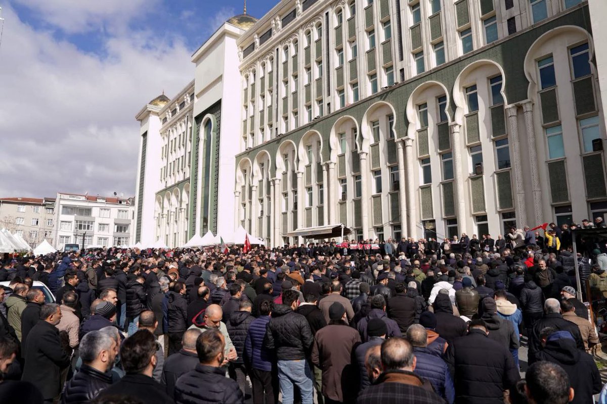 Turkish people gathered in Istanbul to mourn the martyrdom of the Leader of the Islamic Revolution.

Follow: T.me/presstv