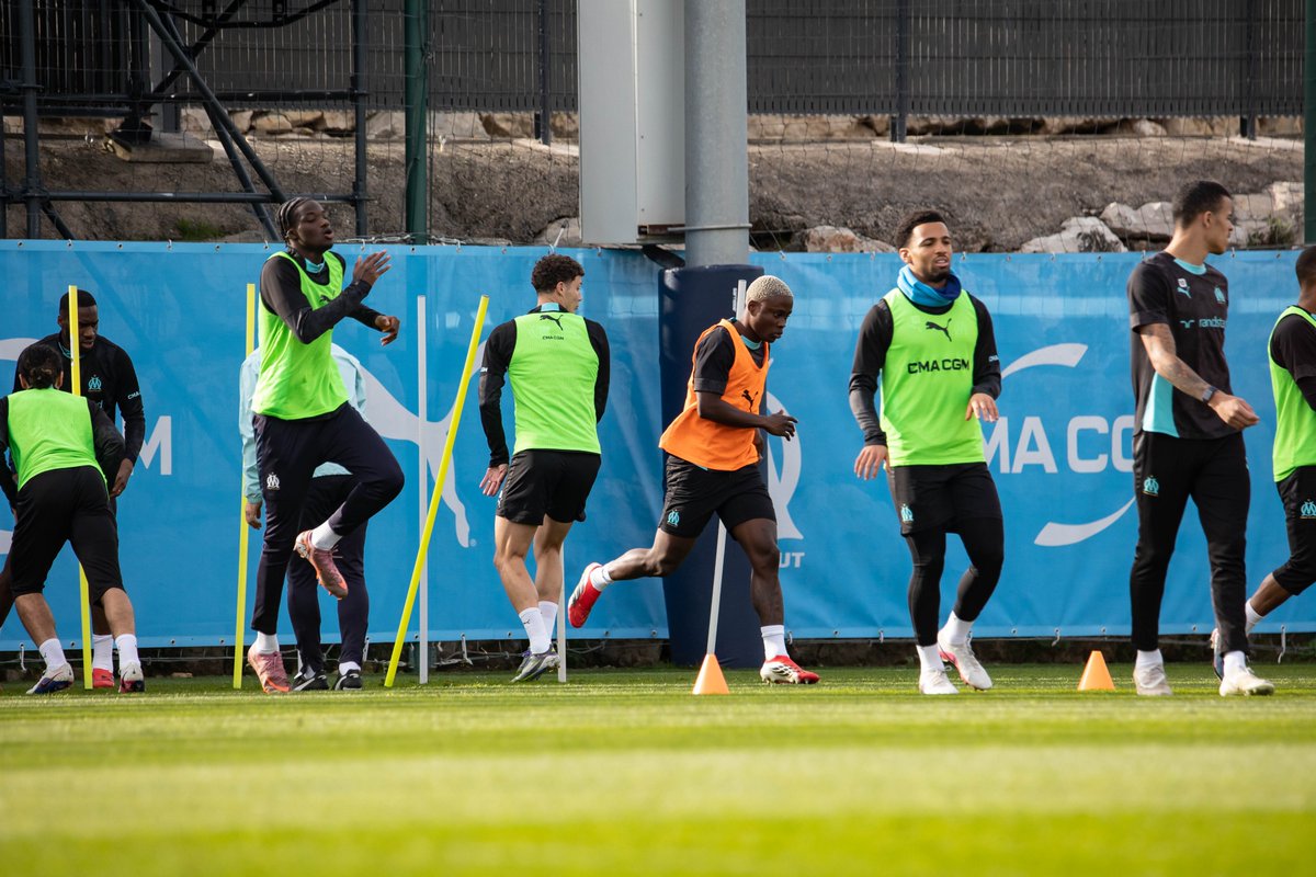 adrien_pittore's tweet photo. En plus d'Ange Lago présent à l'entraînement, et au stage à Marbella ; le défenseur central Mohamed Baradji des U19 (5 matches de Youth League) était aussi présent à l'entraînement. Pas d'info sur s'il seront dans le groupe ou non. #TeamOM #InfoOM #OlympiqueDeMarseille https://t.co/x2BOnVK4PY