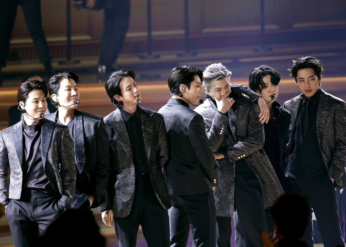 MTVUK's tweet image. BTS ARMY! The ARIRANG tracklist just dropped and it looks FIRE ❤️‍🔥

1. Body to Body
2. Hooligan
3. Aliens
4. FYA
5. 2.0
6. No. 29
7. SWIM
8. Merry Go Round
9. NORMAL
10. Like Animals
11. they don’t know ‘bout us
12. One More Night
13. Please
14. Into The Sun