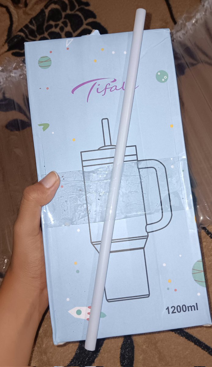 flowerieeeee's tweet photo. wts tifale sorelle tumbler jumbo 1182 ML tumblr botol air minum besar
warna "white", sudah BPA free
masih baruu bgtt, cocok buat dijadiin kado
udah free sedotan + sticker huruf

💸 35k bisa oren gratongg
*foto isi produk diambil dari ulasan https://t.co/fgTA6OUzMU