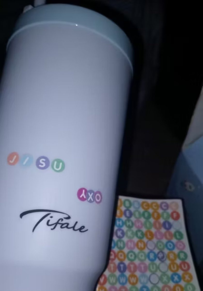 flowerieeeee's tweet photo. wts tifale sorelle tumbler jumbo 1182 ML tumblr botol air minum besar
warna "white", sudah BPA free
masih baruu bgtt, cocok buat dijadiin kado
udah free sedotan + sticker huruf

💸 35k bisa oren gratongg
*foto isi produk diambil dari ulasan https://t.co/fgTA6OUzMU