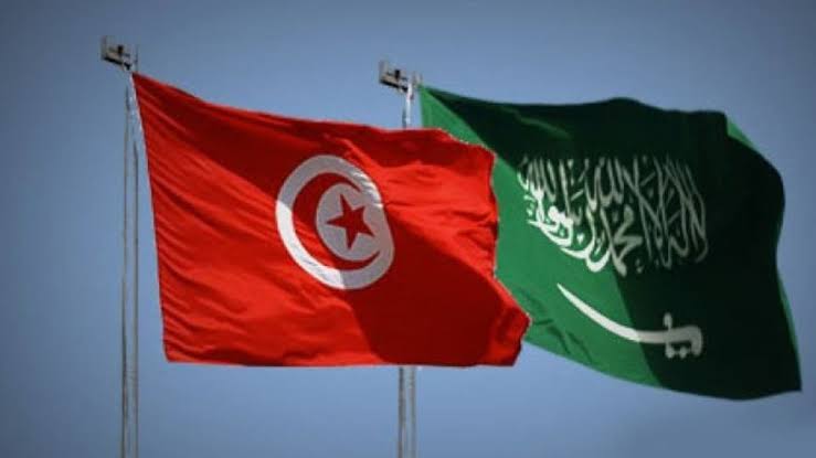 TapNewsAgency's tweet photo. #Tunisia: Direct flights to #SaudiArabia are operating normally, despite regional tensions in #MiddleEast, said #FTAV, adding for Tunisians performing Umrah who arrived via indirect flights, agencies & #Saudi authorities are coordinating returns once airspaces reopen. #TAP_En https://t.co/xO7XAFseYI