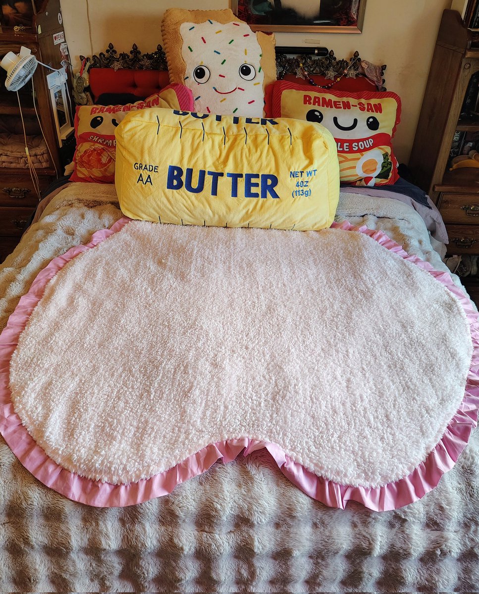 FoxyvonReddd's tweet photo. Just got this new ball sack blanket for my bed! 😍
#Iloveballs https://t.co/liD3b6CihR