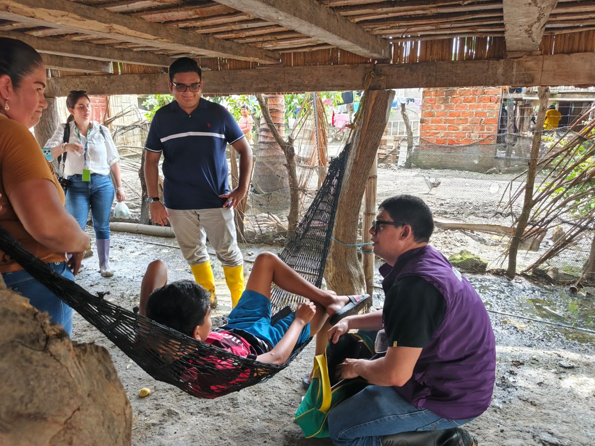 DPManabiSalud's tweet photo. #Portoviejo | Habitantes del sector El Milagro de Picoazá, afectado por las recientes lluvias, reciben atención a través de las brigadas médicas desplazadas por @Salud_CZ4 en territorio. En estas interviene personal de los centros de salud Picoazá, San Pedro y San Pablo. https://t.co/7U67nzokPP