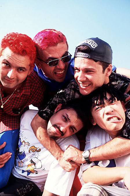 fofoquei's tweet photo. No dia 02 de março de 1996, morriam todos os integrantes da banda Mamonas Assassinas em um trágico acidente aéreo. https://t.co/kSofP4eLxO