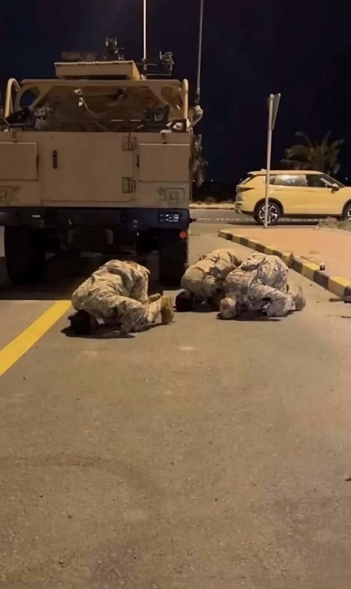 4u35_'s tweet photo. حارس حدود الدار.. ولـربّه سجد
ما دَنّق الهامة.. سوى في صلاته 
🇰🇼🤍

اللهم احفظ الكويت و دول الخليج 🤍
🇸🇦🇦🇪🇧🇭🇶🇦🇴🇲🇰🇼
#الكويت 
#الرياض_الان 
#قطر 
#دول_الخليج 
#ايران https://t.co/dQZfrPxJKA