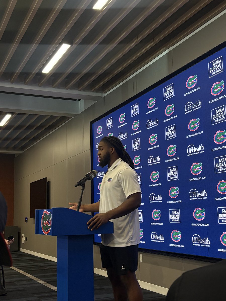 Florida LB Myles Graham on talking with the “big five” about staying in Gainesville:

“I just felt like we had all the pieces we needed and we needed to stay together to do something special.”

<a href="/alligatorSports/">alligatorSports</a>