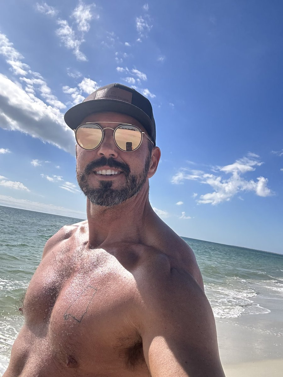 Brian Clowdus tweet media