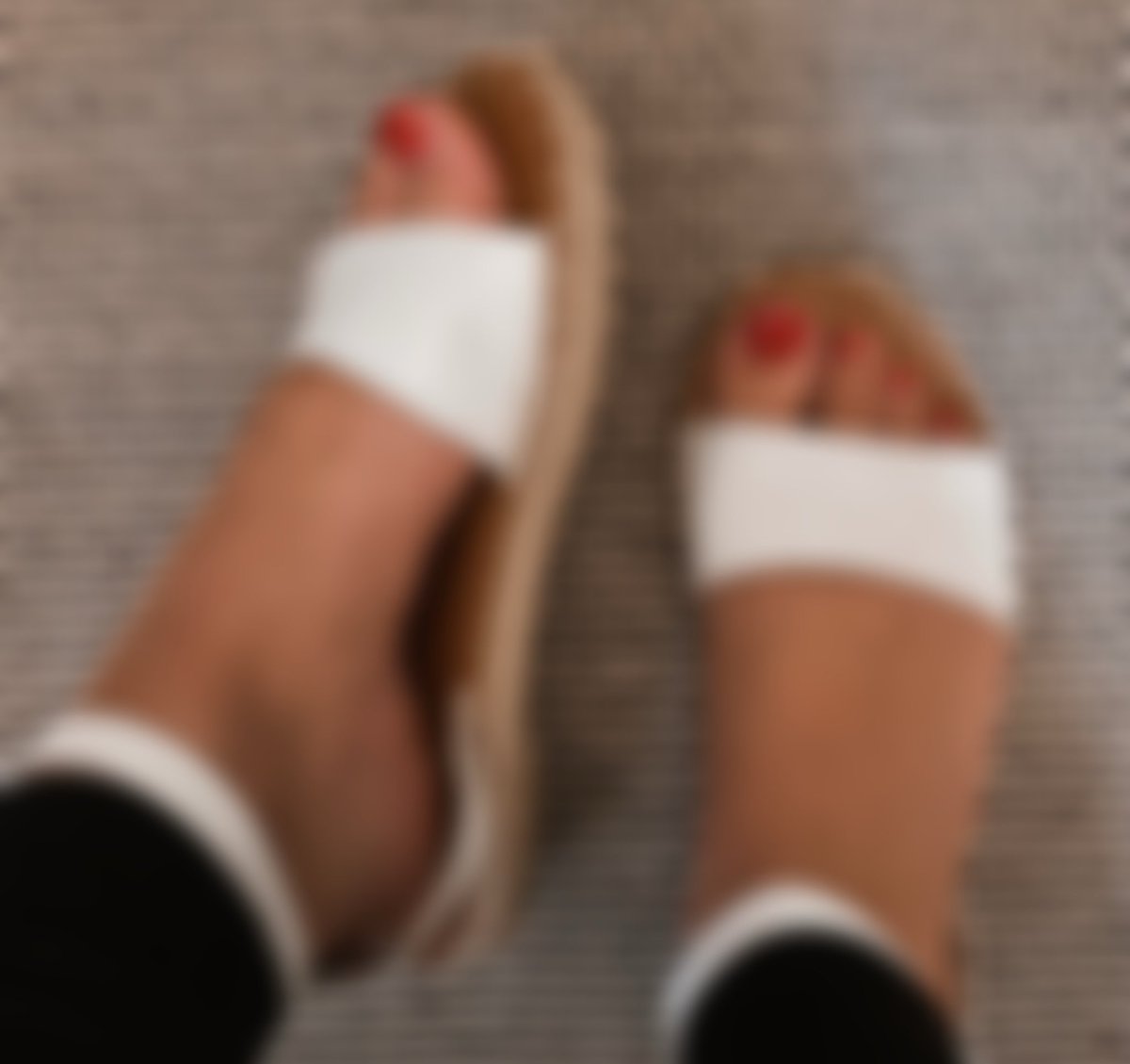 PriveSoles's tweet photo. Comfy sandals, Cute toes💋
Want unblurred…
#linkinbio https://t.co/kmSNIWpb1A