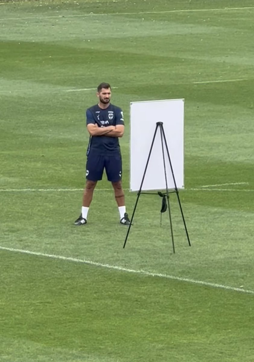 Cuando llegas a la chamba y ves que te dejaron un cagadero 😮‍💨