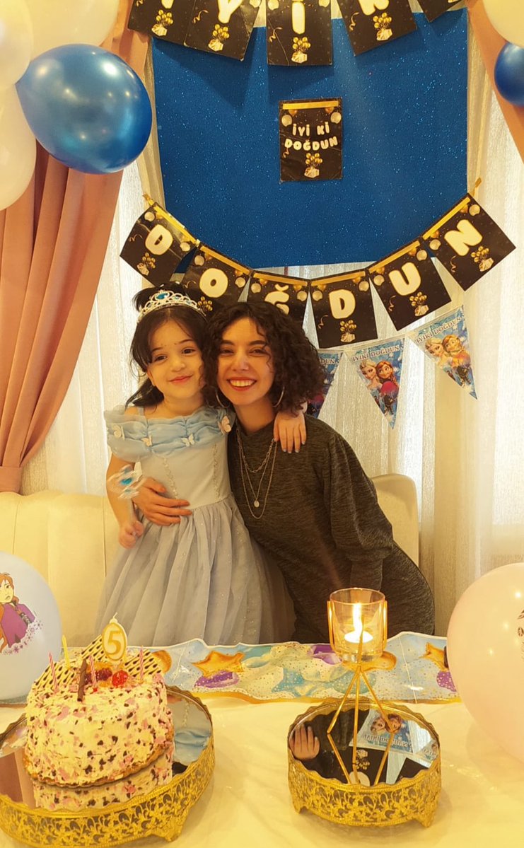 Çok üzgünüm, çok öfkeliyim. Cıvıl cıvıl ve çok zeki bir çocuktu Hifa. Çok güçlü ve mücadeleci bir kadındı Fatma. Bir anne ve kızın canı, göz göre göre tarikatların karanlığına feda edildi. Hifa “Beni babamdan korur musun?” diye sorduğunda ona söz vermiştim, sözümü tutamadım.