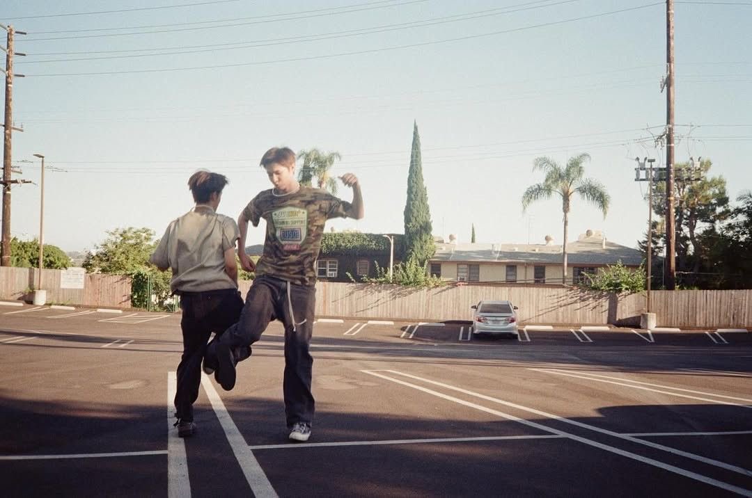 THIS DAMN OF A SHOT ?!?!? IM CRYING WHY SO NOSTALGIC