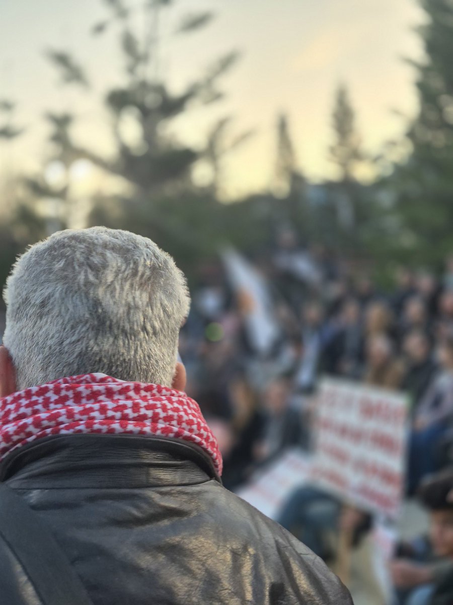 🇨🇾 Hundreds of people in Cyprus joined to protest the presence of the British Bases in Cyprus today.

📍 Molos Amphitheater, Limassol