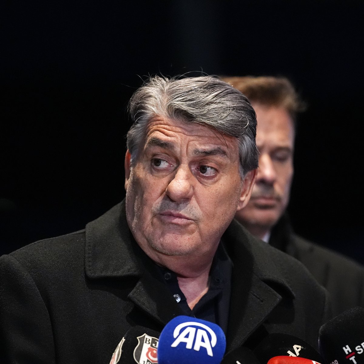 Serdal Adalı: "Ne mutlu bize ki Türk sporunun öncü spor kulübü Beşiktaş taraftarıyız. Bizler Ulu Önder Gazi Mustafa Kemal Atatürk'ün Kurtuluş Savaşı için Samsun'a çıkarken ailesini emanet ettiği, Balkan Savaşı'nda, Kurtuluş Savaşı'nda, Anadolu birliklerinde şehitler vermiş,