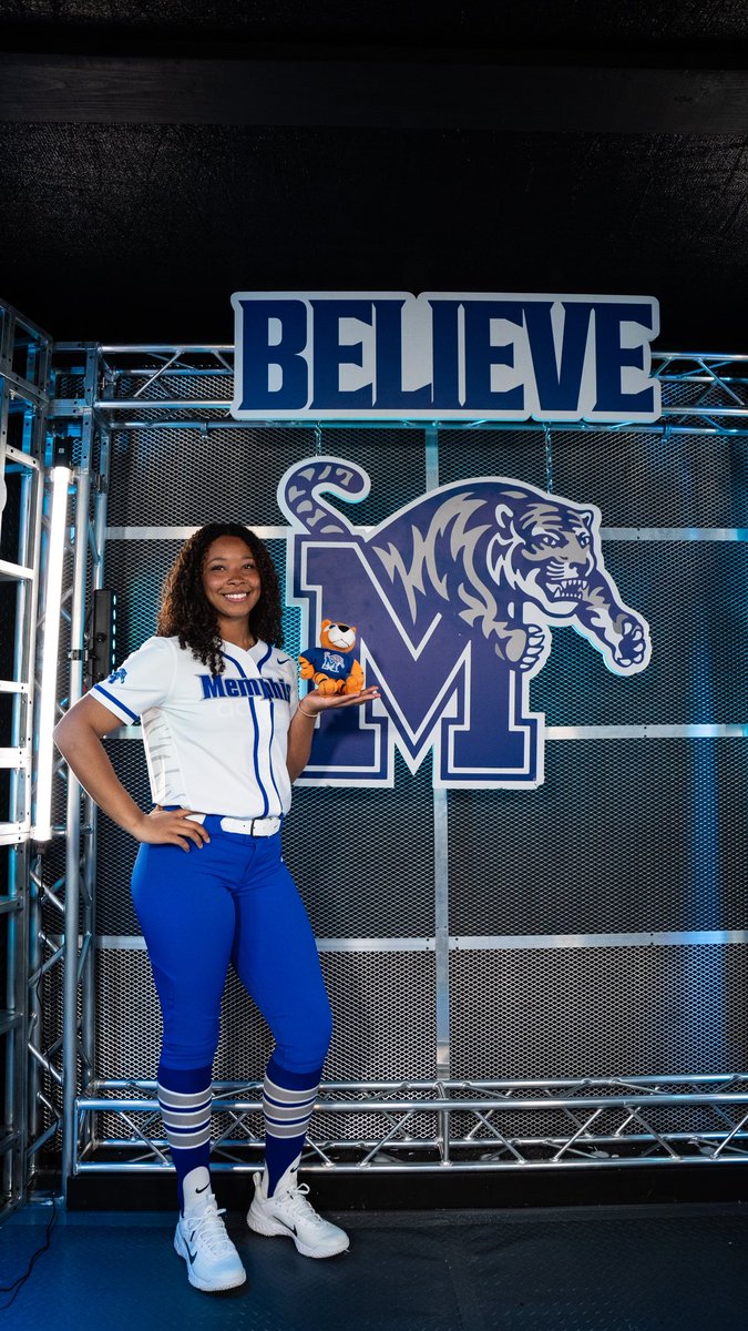 1Family_1Swing's tweet photo. The Baby Girl! Heading to be a Ⓜ️emphis 🐅 #CollinsGirls #1family1swing https://t.co/K6AauYlNgQ