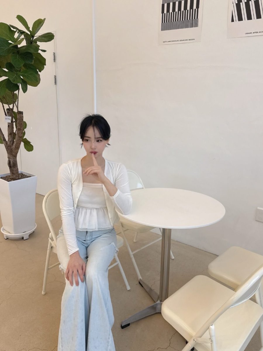 iral907's tweet photo. #일상 #셀카 #ootd https://t.co/mHjzgMEw8R