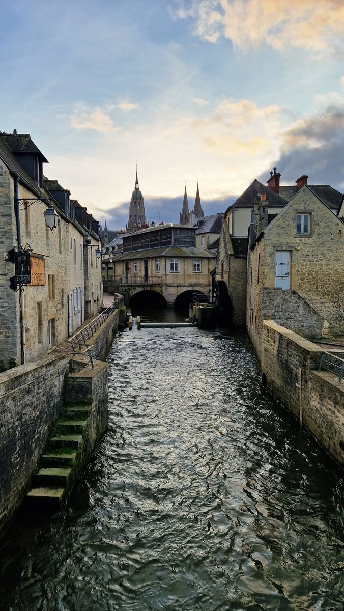 luckasdelille59's tweet image. Le printemps est installé à Lille pourvu que ça dure 🌞
Je vous souhaite une bonne fin de journée et une excellente soirée étoilée les amis 🌟🌟🌟🕊
#Bayeux #Normandie #France 🕊🇫🇷🇫🇷