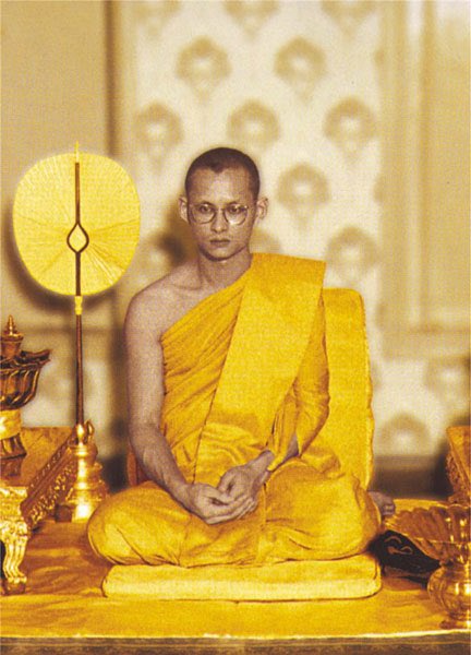 ๙ Still on my mind - KingBhumibol QueenSirikit 🩶 tweet media