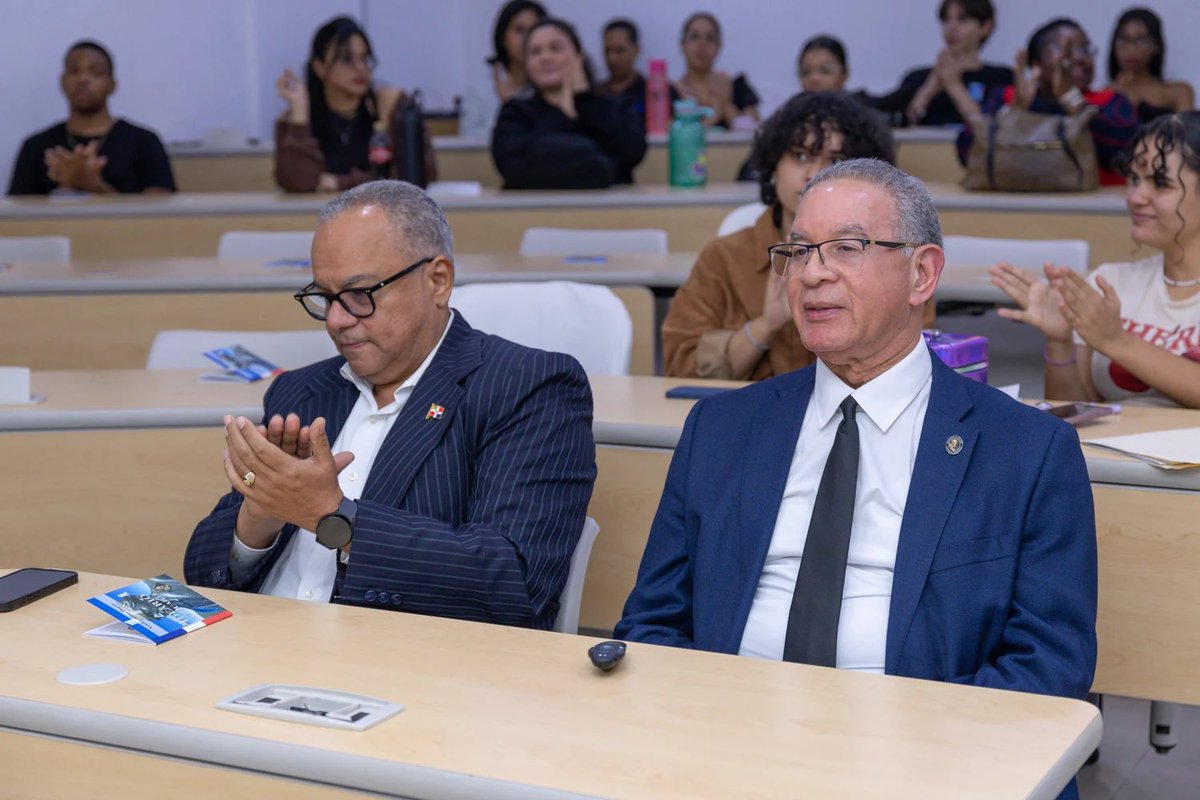 Universidad APEC tweet media