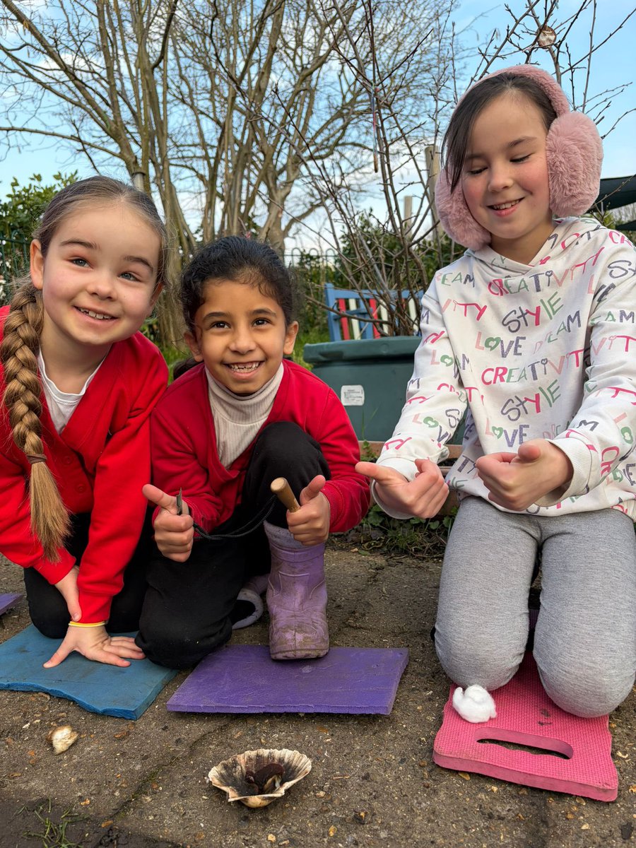 LEOforestschool's tweet image. 🔥 Forest School @CCJacademy Year 4 
Fantastic perseverance today with flint and steel! You kept going, encouraged one another, and showed brilliant teamwork.
Every spark counts — we’re so proud of you! 🌟🌲
#ForestSchool #Year4 #Teamwork #Perseverance