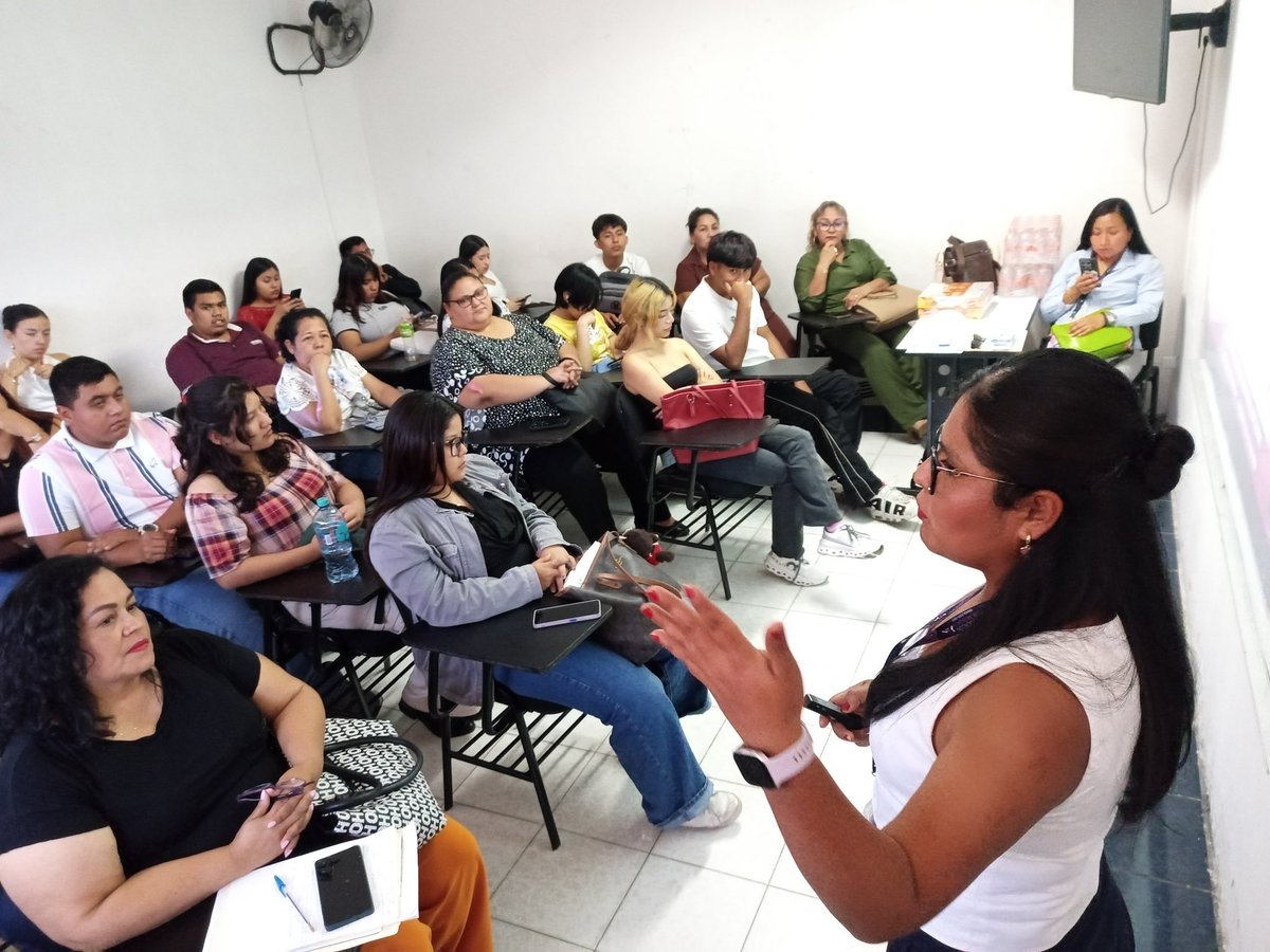 IEEPCO's tweet photo. Personal del #SPEN adscrito a la Dirección Ejecutiva de Organización y Capacitación Electoral del #IEEPCO, impartió la plática de socialización "Procesos Electorales y Mecanismos de Participación Ciudadana en México" en la UNID de San Juan Bautista #Tuxtepec. https://t.co/b7D9VFMcLh