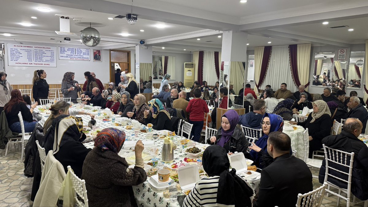 İnönü Mahallesi Kadın Kollarımızın ve mahalle teşkilatımızın düzenlediği iftar programına katıldık.

Teşkilatımızın can damarı, fedakârlığın ve samimiyetin timsali olan kadınlarımızla aynı sofrayı paylaşmak; sahada omuz omuza iftar yapmanın mutluluğunu hep birlikte yaşadık.