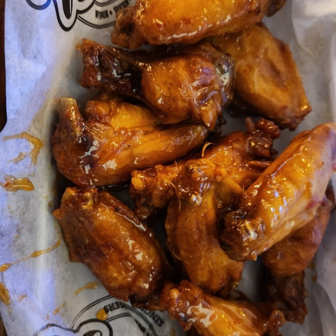 BigCityWingsTX's tweet photo. Two for Tuesday is saucy and delicious🤤🍗#BigCityWings #HTownWingsJoint #Houstonwings #HTown https://t.co/YxfLNO3IKc