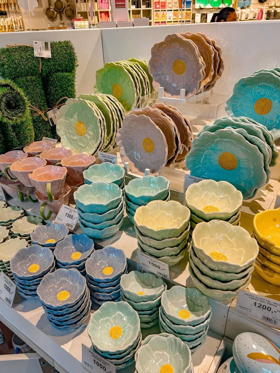 My kitchen would be made of petals and daydreams..