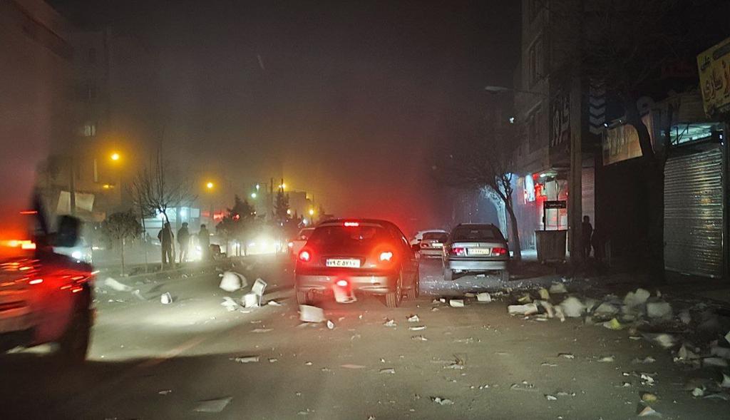 Nexo_Latino's tweet photo. Barrio de Tehransar después del ataque estadounidense-israelí. https://t.co/iArX1xl4c4