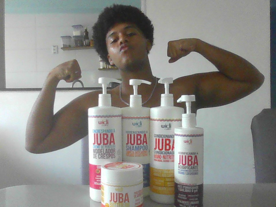 Tenho 20 anos.
Comprei um kit da <a href="/widicare/">Donna Widi</a>
Sem “pais ricos”. 
Sem herança. 
Sem sorte.
Disciplina, consistência e prioridades.