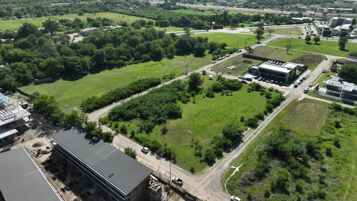 Entregué al intendente de San Lorenzo, Manuel Saravia, el decreto de comodato para la creación de un centro cultural, artístico y deportivo en San Lorenzo Chico. Un polo moderno que se realizará con inversión privada y tendrá capacidad para más de 4.000 personas.

En Salta