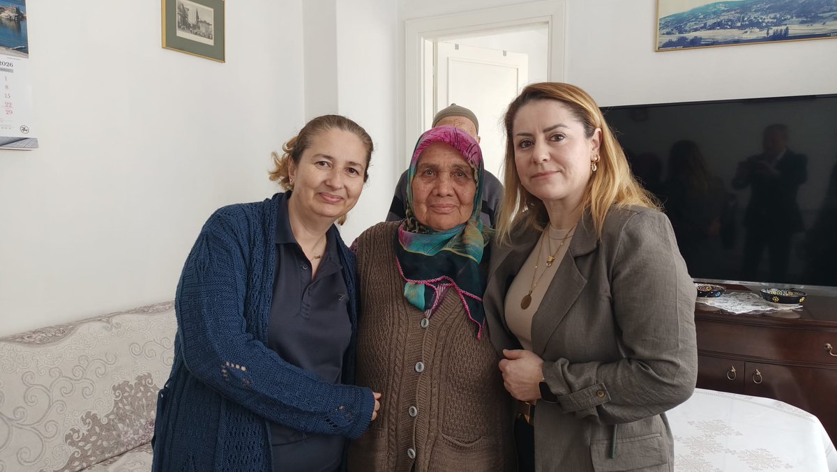 Ramazan’da büyüklerimizi ziyaret etmek;
sadece bir kapıyı değil, bir gönlü aralamaktır. 🌙
Bir selam, bir tebessüm, bir hâl hatır…
Bazen en büyük iftar, bir büyüğümüzün duasıdır.
Bu mübarek ayda büyüklerimizi unutmayalım❤️🌸

#birolmakruhumuzdavar