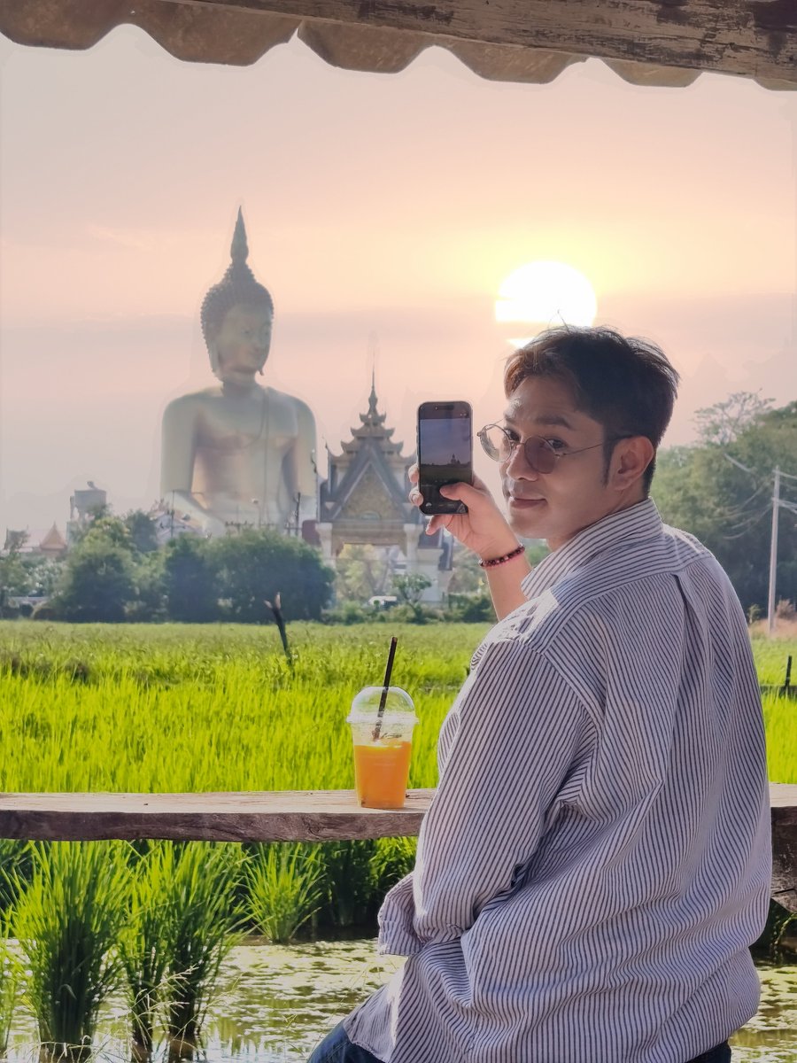 NightPhoomin's tweet photo. ผ้าสีทองกว่า 3,000 ผืน ถักทอต่อกัน เพื่อห่มพระพุทธไสยาสน์ ขนาดใหญ่ 50 เมตร วัดขุนอินทประมูล #อ่างทอง เนื่องในวันมาฆะบูชา อธิษฐานขอพรให้มั่งมีมั่นคง มีความสุข ราบรื่นคล่องตัว แจ่มใสแข็งแรง🙏 

Feeling all the #MaghaPuja feelings at #AngThong #Thailand #AmazingThailand https://t.co/KfUJc5tvGl