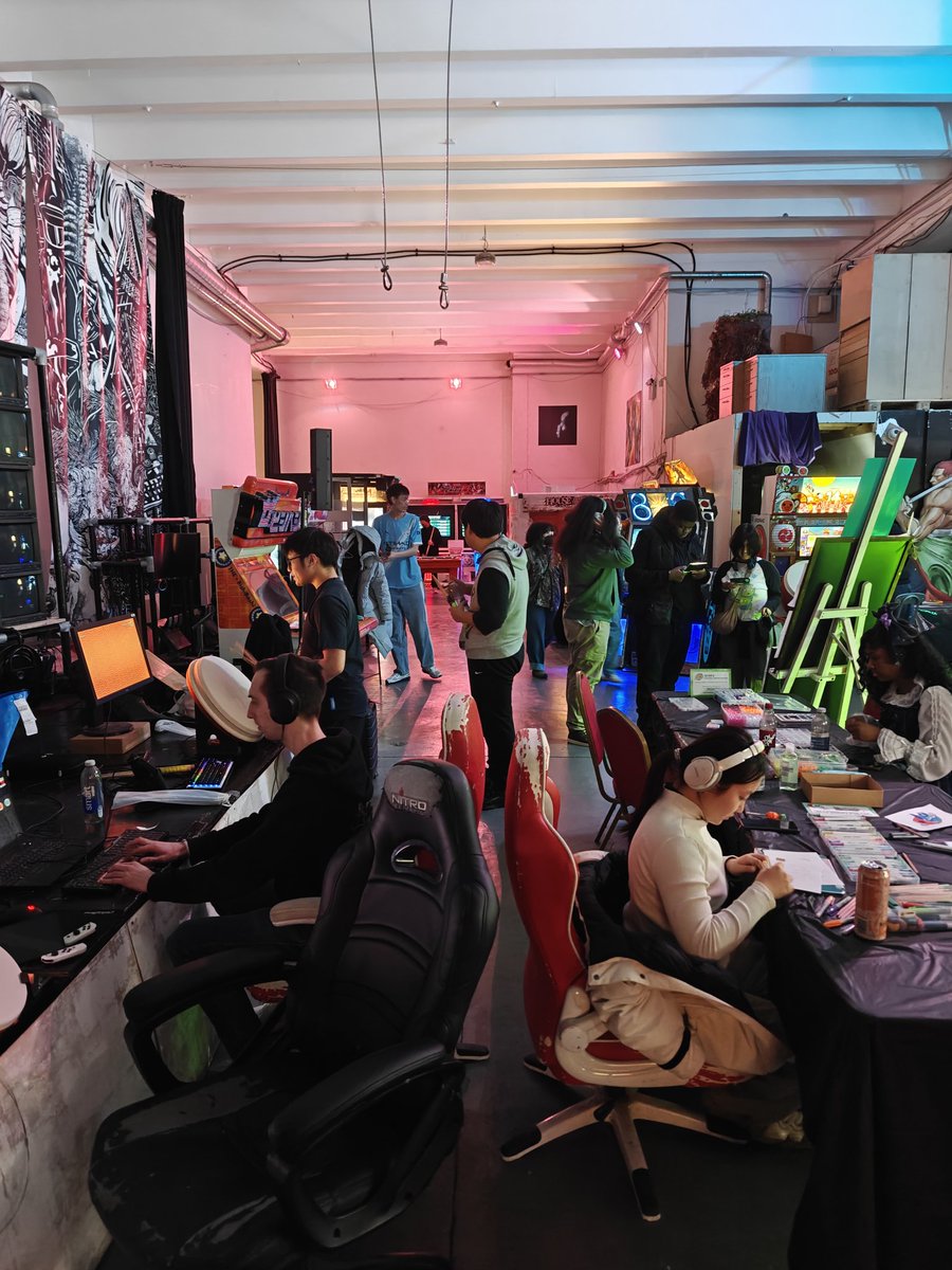 FreeplayC's tweet image. ▶️ From fighting game matchups, to lightning fast Taiko drumming and the DDR fundraisers, different communities all came together this weekend and made it special. 

🔥 2026 has just begun! 

#ArcadeLife #RhythmGames #TaikoNoTatsujin #DanceDanceRevolution #FreePlayCity