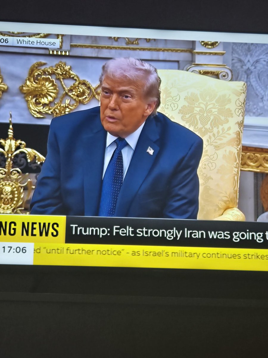 Ffs....who's dyed his hair.  Sad tw@t!!!