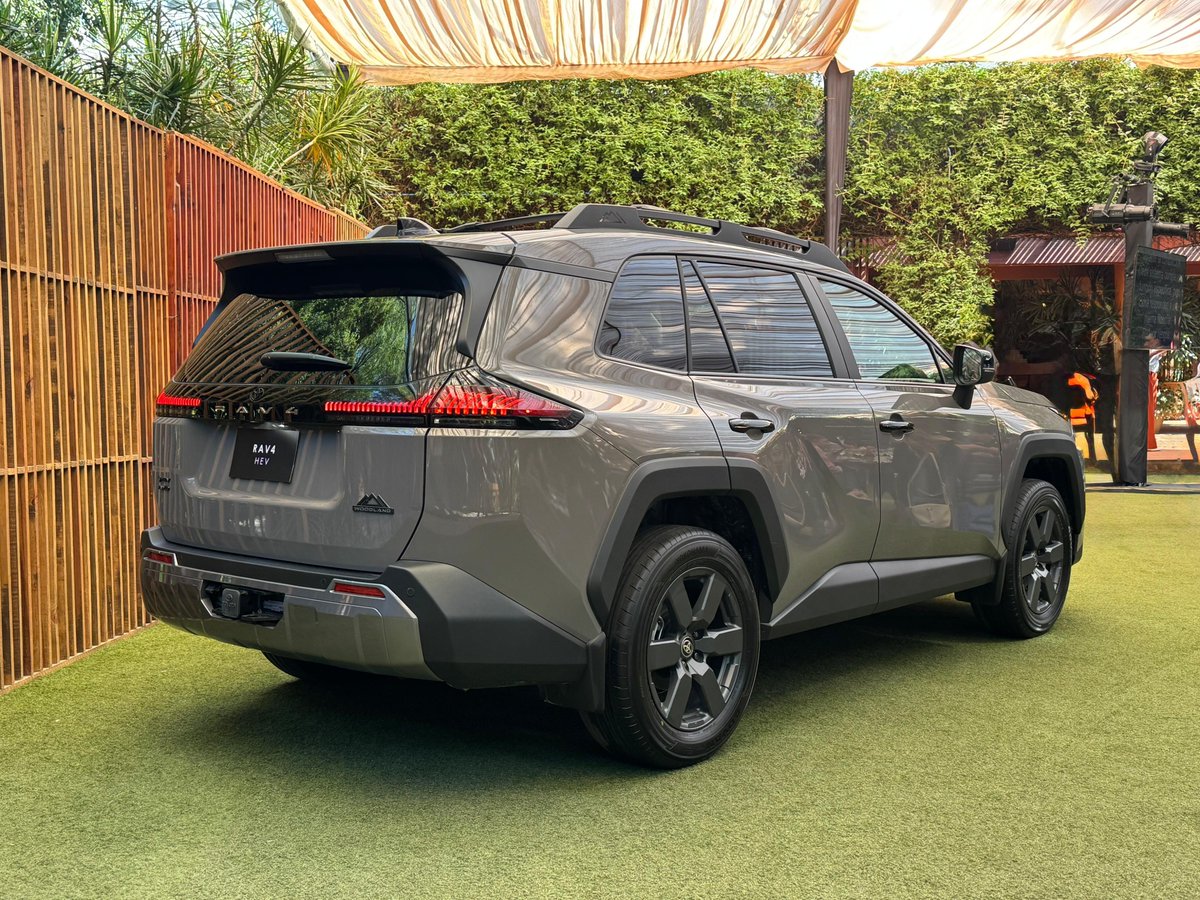 ¡Precios y versiones de la nueva Toyota RAV4 en México!

Es la sexta generación y ahora todo el portafolio es híbrido, con un motor de 4 cilindros 2.5L con 226 (LE y XLE) / 236 hp (Limited y Woodland) y 163 lb-pie; tracción frontal/integral. Todas tienen Toyota Safety Sense 4.0,